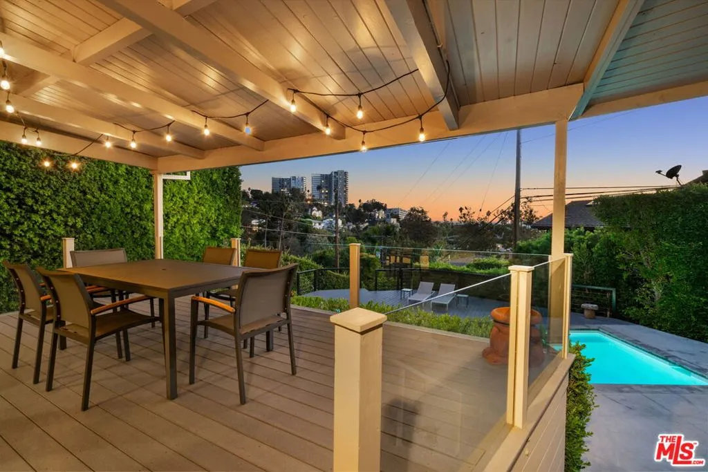 Santa Monica, California 90402, United States, 4 Bedrooms Bedrooms, ,3 BathroomsBathrooms,Residential,Active,240289