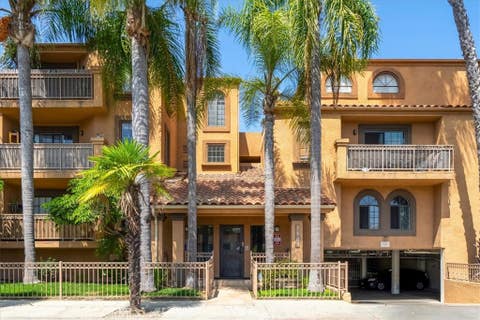 Photo of 1509 Stanley AVE #304, Long Beach, CA 90804 (MLS # DW26162088)