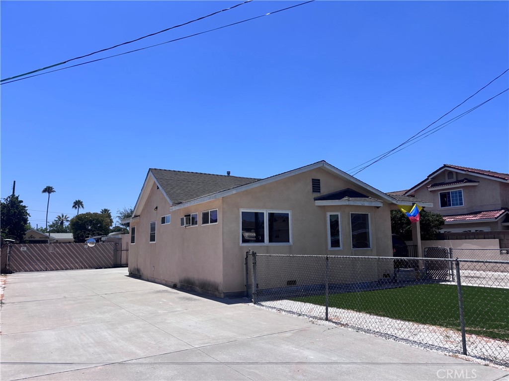 546 E 220th