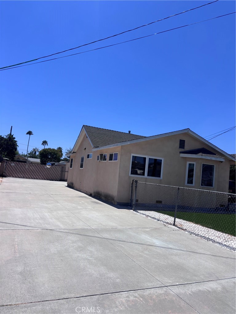 546 E 220th