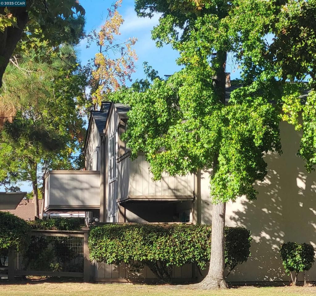 Photo of 375 Camelback Rd Rd #23, Pleasant Hill, CA 94523 (MLS # 41114572)