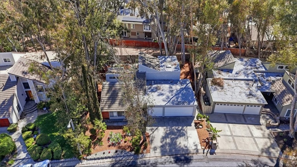 25045 Castlewood