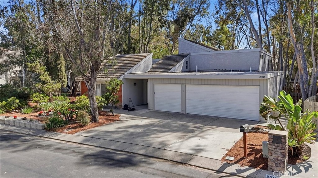 25045 Castlewood