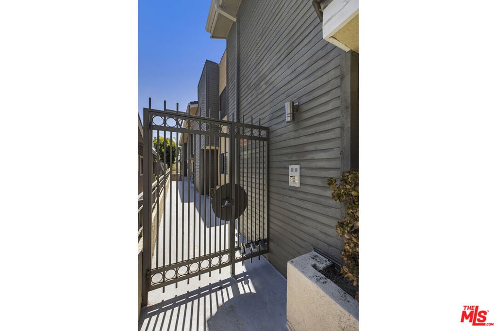 412 W Dryden Street 2
