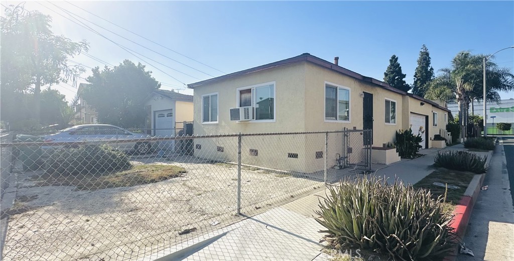 3661 Webster