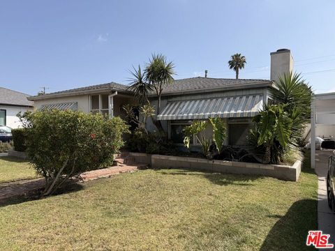 Photo of 2816 S Bentley Avenue, Los Angeles, CA 90064 (MLS # 26827629)