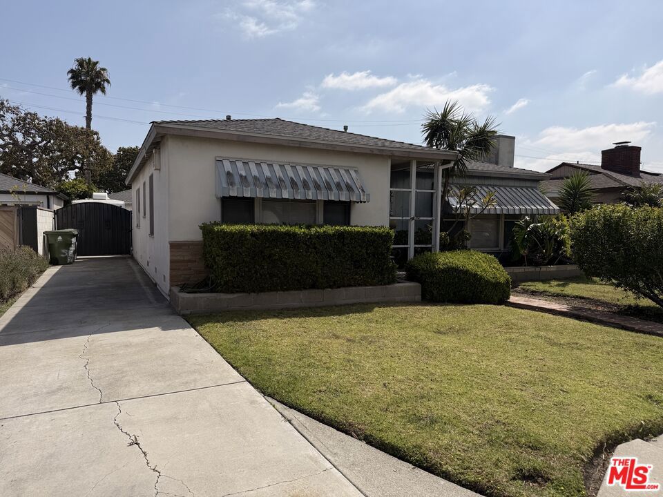 2816 S Bentley Avenue