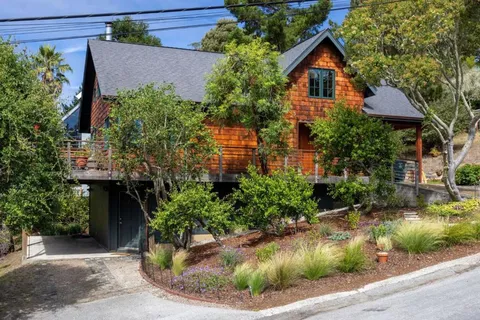 401 Avenue Del Oro, El Granada, CA 94018 - MLS#: ML82019241