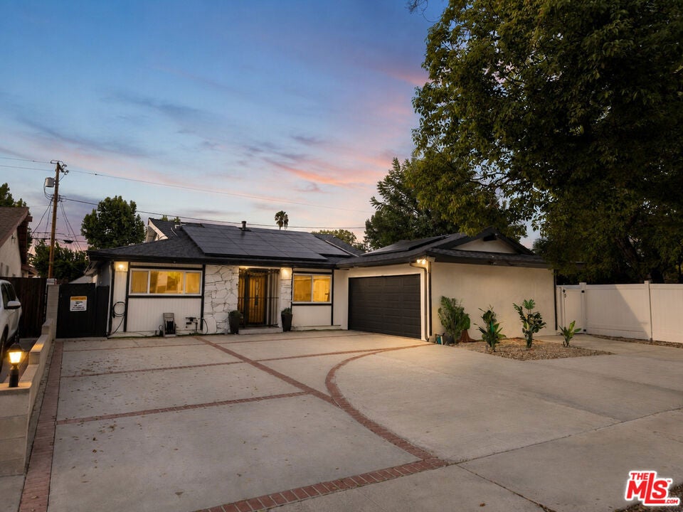 15829 Tupper Street, Los Angeles CA 91343