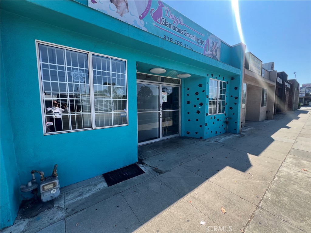 4306 W Victory Boulevard