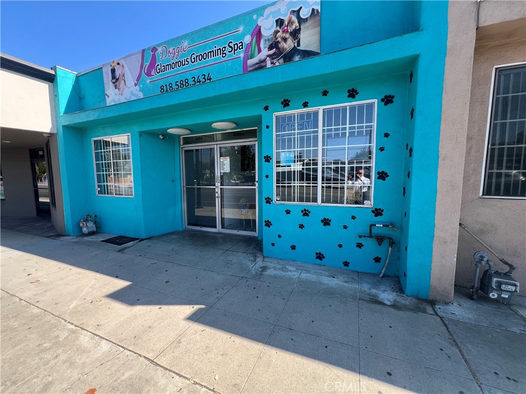 4306 W Victory Boulevard