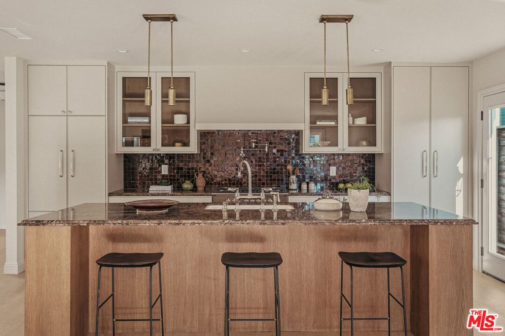 Photo of 1145 Palms Boulevard, Venice, CA 90291 (MLS # 26849599)