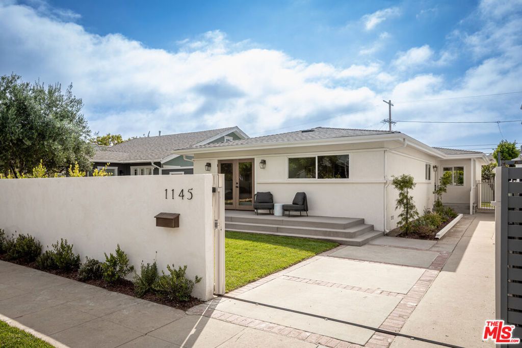 Photo of 1145 Palms Boulevard, Venice, CA 90291 (MLS # 26849599)