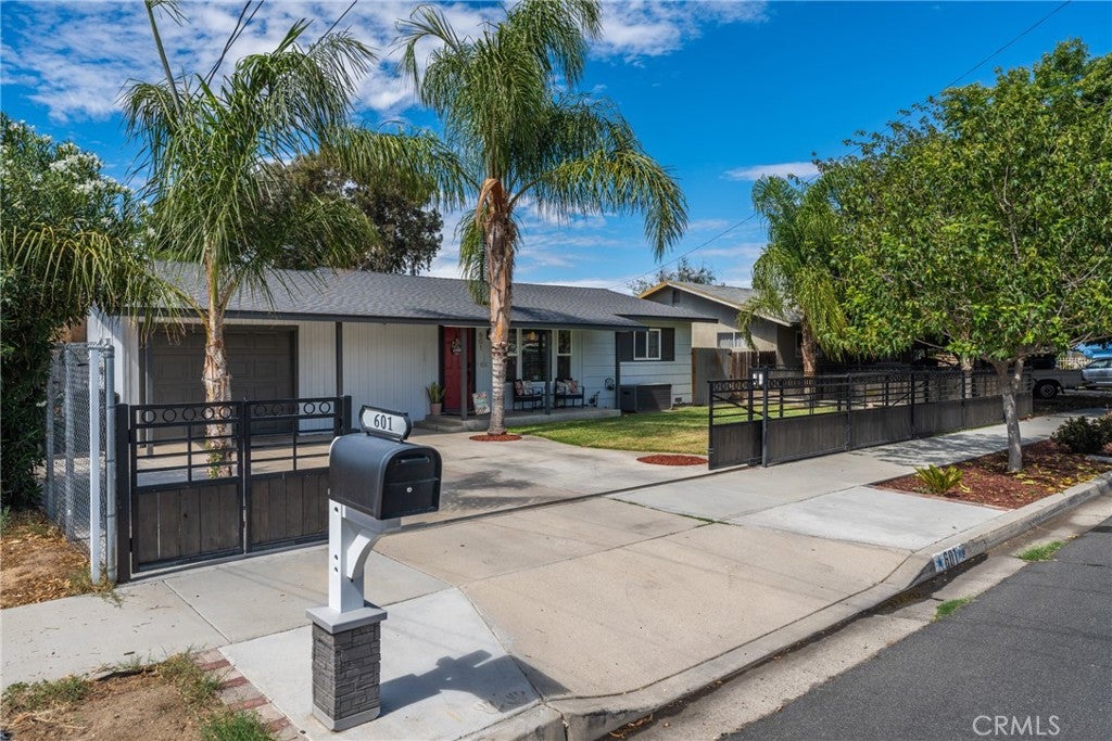 601 S Taylor