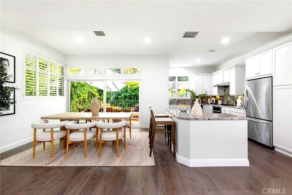 10523 Selkirk Lane, Los Angeles CA 90077