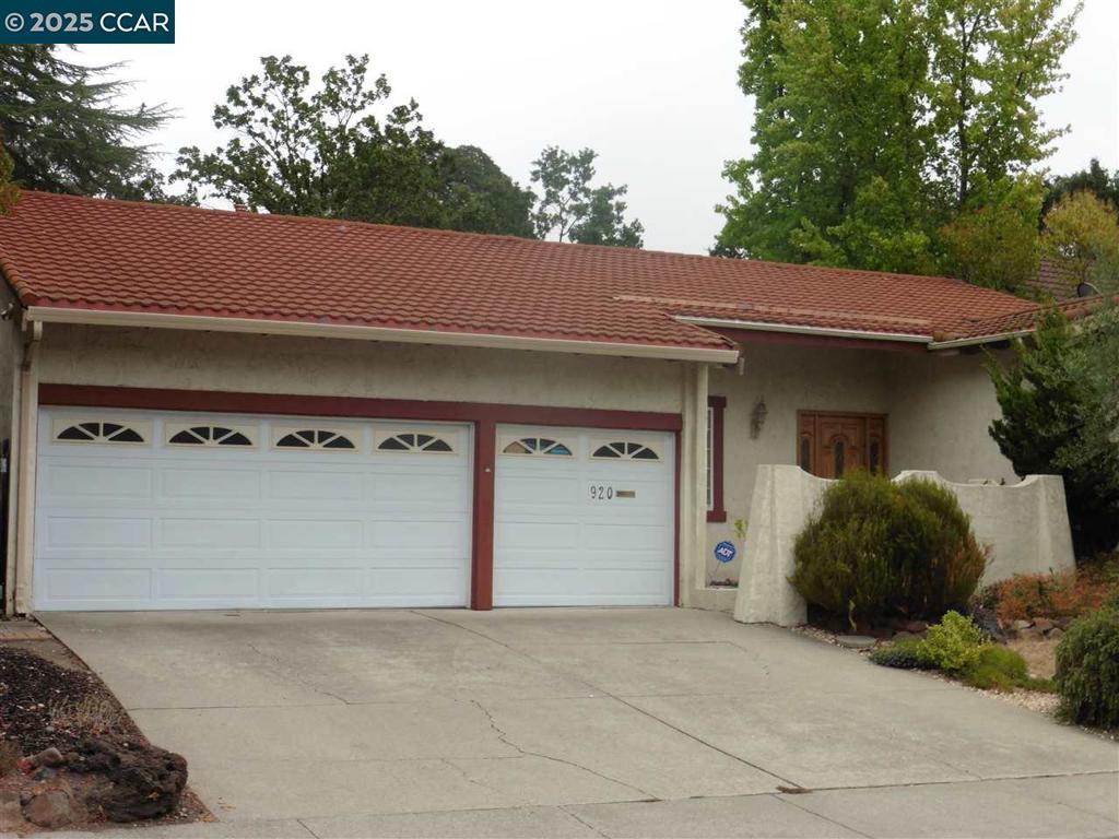 Pet friendly beautiful Rudgear Estate home close to schools, Park and Freeway access. Updated home features kitchen open to Family room , vaulted ceilings, wood floors, dual panes, master suite and decorator touches. Back to open space. Apply with RentSpree https://apply.link/JBS3b3w