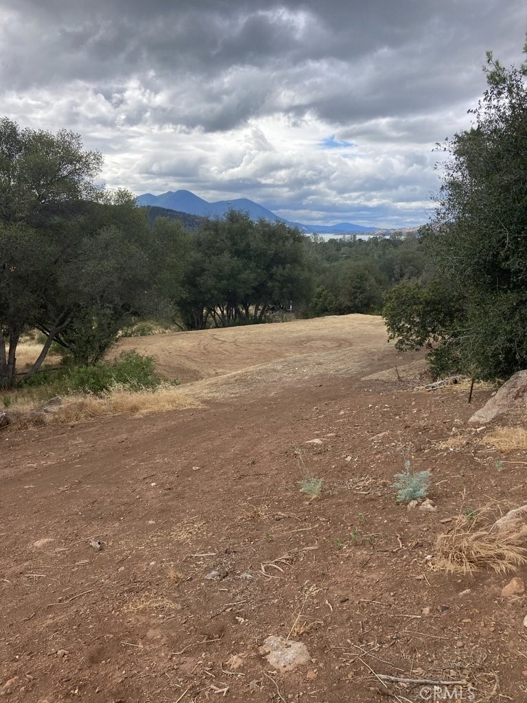 This buildable lakeview parcel is located close to the hospital, dining shopping the lake and more!