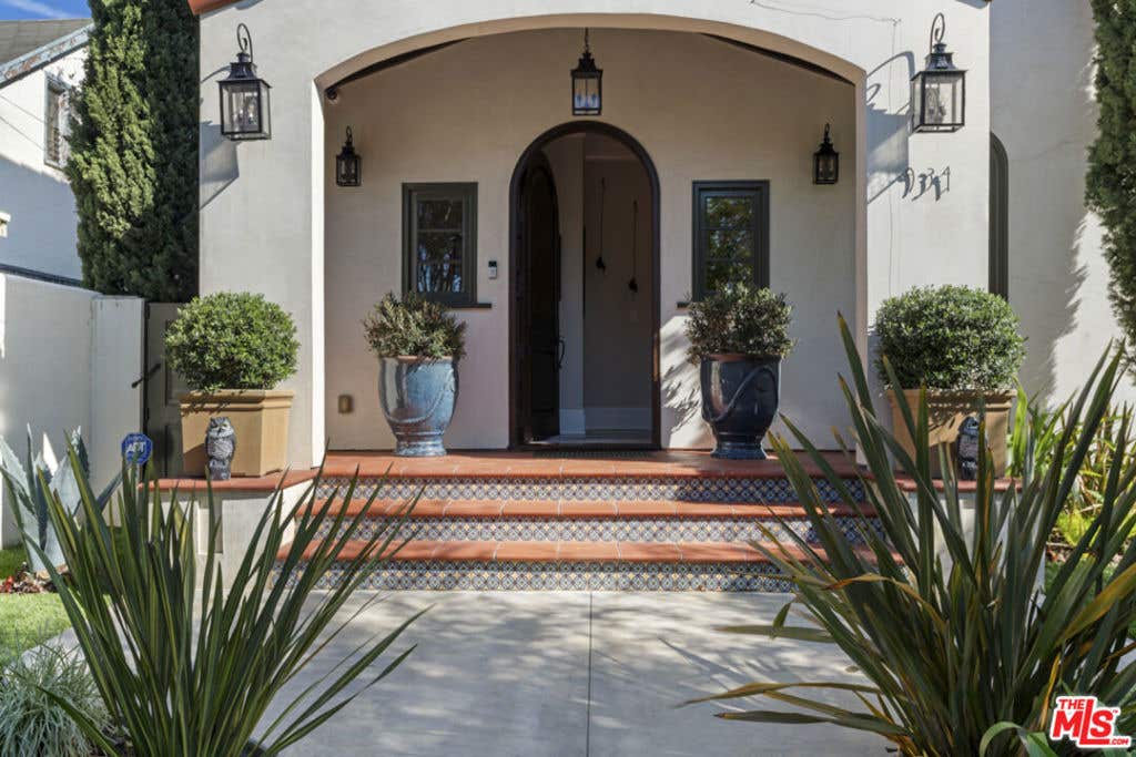 Photo of 934 S Mullen Avenue, Los Angeles, CA 90019 (MLS # 26832123)