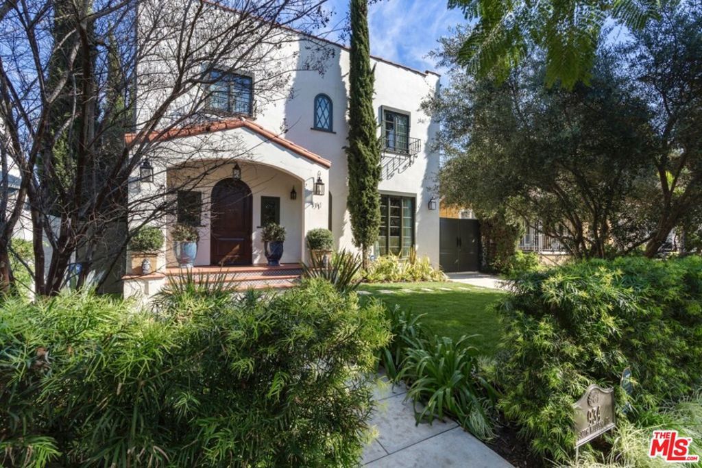Photo of 934 S Mullen Avenue, Los Angeles, CA 90019 (MLS # 26832123)