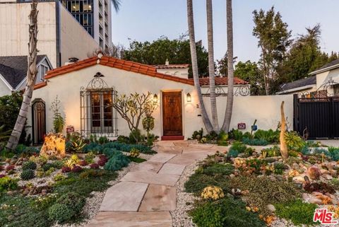 Photo of 6335 Warner Drive, Los Angeles, CA 90048 (MLS # 26632935)