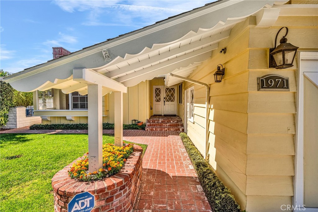 1971 W Santa Cruz Street