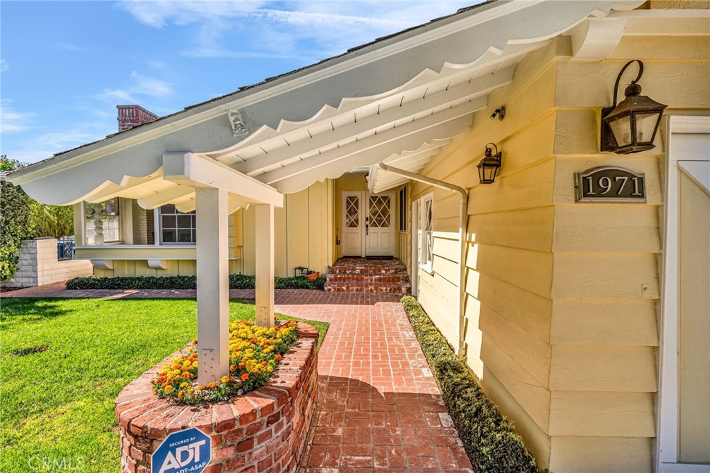 1971 W Santa Cruz Street