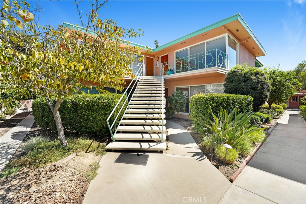 Step into mid-century modern elegance with this top-floor retreat in the iconic Villa San Pasqual. Offers 923 sq ft of luminous living, this thoughtfully appointed home features floor-to-ceiling windows with stunning San Gabriel Mountain and courtyard views, and a large covered lanai perfect for indoor-outdoor living. Inside, a clever Elfa closet-lined corridor leads to a tastefully updated bath and a generous master suite. You’ll find solid wood cabinetry in the bright kitchen, rich hardwood floors, central A/C, and in-unit laundry. Rounding out the offering is a private garage space, and lush greenery filled grounds with lots of colorful blooms.
Architectural significance meets lifestyle convenience—designed by master architect Lionell V. Mayell, this residence is situated just a block from the vibrant boutiques and restaurants of South Lake Avenue, and stone's throw from CalTech. A rare opportunity to own a piece of Pasadena’s storied mid-century heritage with modern-day comfort.