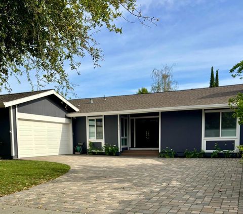 Photo of 316 Los Pinos Way, San Jose, CA 95119 (MLS # ML82038735)