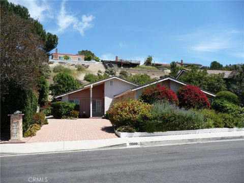 Photo of 11500 Yolanda Ave, Porter Ranch, CA 91326 (MLS # SR26081895)