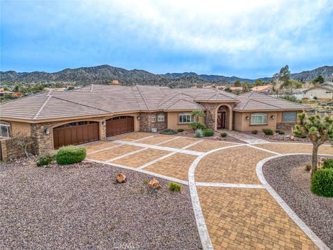 Photo of 58839 Santa Barbara Dr Dr, Yucca Valley, CA 92284 (MLS # JT26058670)