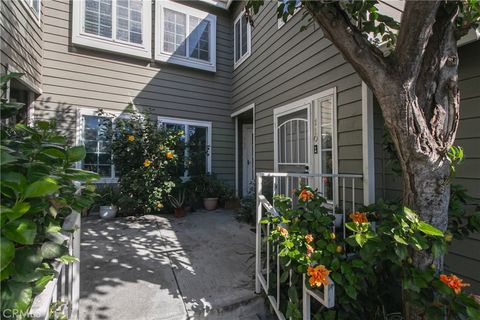 Photo of 6618 Clybourn #109, North Hollywood, CA 91606 (MLS # SR26036323)