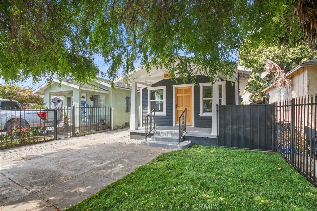 Photo of 9525 Holmes Avenue, Los Angeles, CA 90002 (MLS # TR25246943)