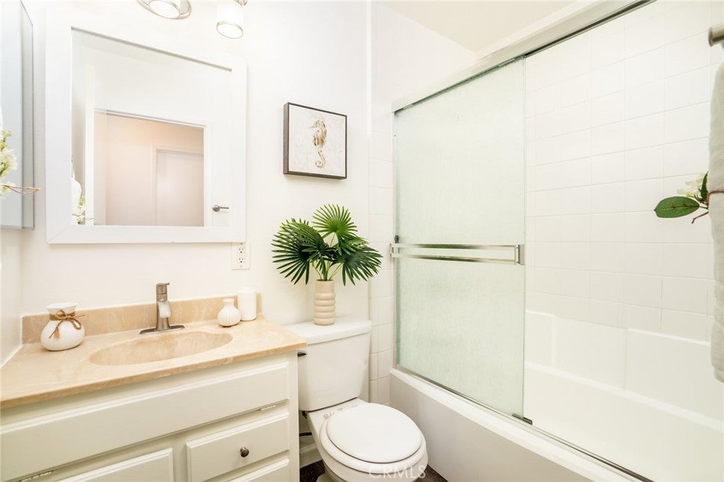 18092 Westlake Cir, Huntington Beach CA 92648 - Photo 19