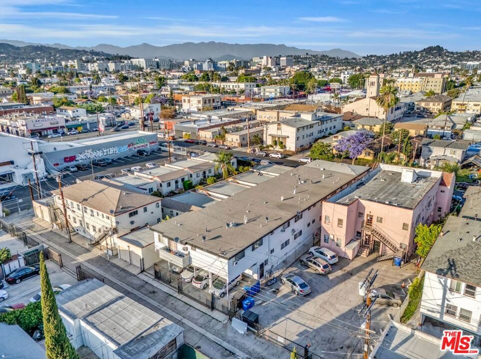 Properties 3 1045 N Ardmore Avenue