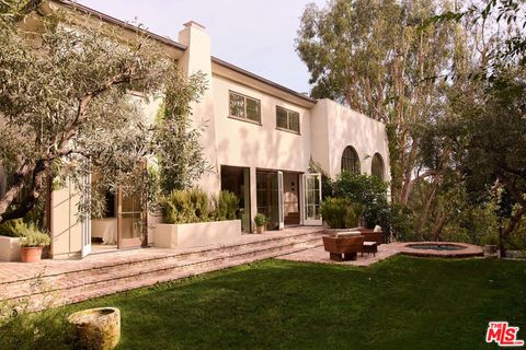 Photo of 7776 Firenze Avenue, Los Angeles, CA 90046 (MLS # 26646127)