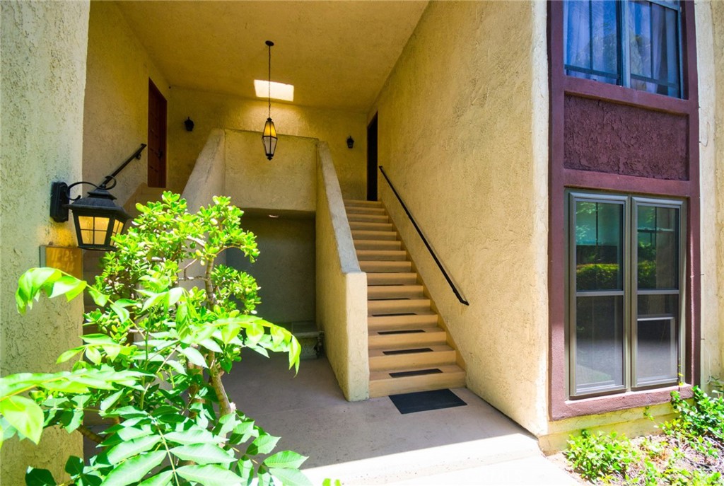 535 W Duarte Road 14