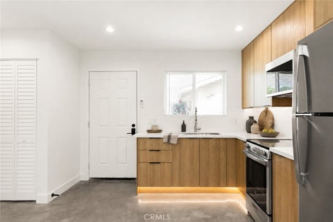 Tiny photo for 6972 N Platt Avenue, West Hills, CA 91307 (MLS # SR26199547)
