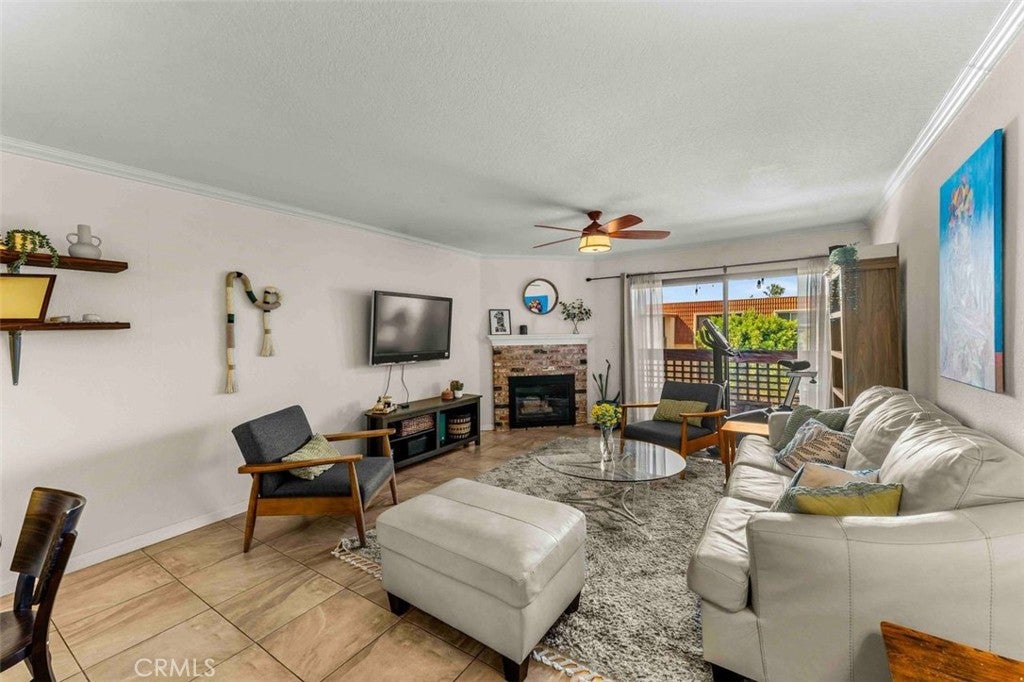 2101 E 21st St 212, Signal Hill CA 90755