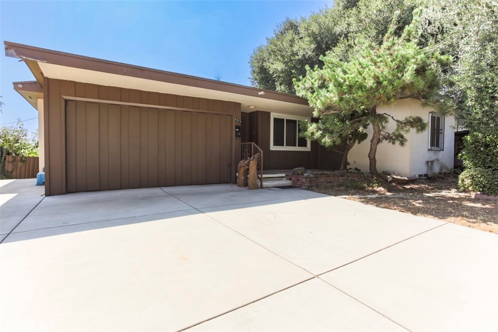 Welcome to 1917 Ronda Dr., a charming home nestled in the vibrant heart of Los Angeles. Boasting an amazing 13,000 Square foot lot, which is all buildable and usable, making it an ideal space for those looking to build an ADU, or even 2! With 3 spacious bedrooms and 2 full bathrooms, the 1311 sq ft layout, and beautiful light of the main house, make it feel open and spacious.
Inside, you'll find beautiful original hard wood flooring that adds warmth and character. Needing some light updating, it begs for a family to really make it their own. Electrical, plumbing and HVAC all updated, will help put all the remodel efforts into the fun stuff, like kitchen, baths and your favorite paint colors.
Outside, the expansive yard gets the imagination flowing on all the possibilities, from multi-family, to multi generational living.
With views to rival anywhere in Los Angeles, 180 degrees of downtown LA, Dodgers Stadium, The Hollywood Sign, and Griffith Observatory, you’ll be blown away and reminded how beautiful Los Angeles really is.
This property presents a fantastic opportunity for first time homebuyers to create their own dream home from a solid foundation, or an investor to pick up and create a compound that will surely bring big returns.