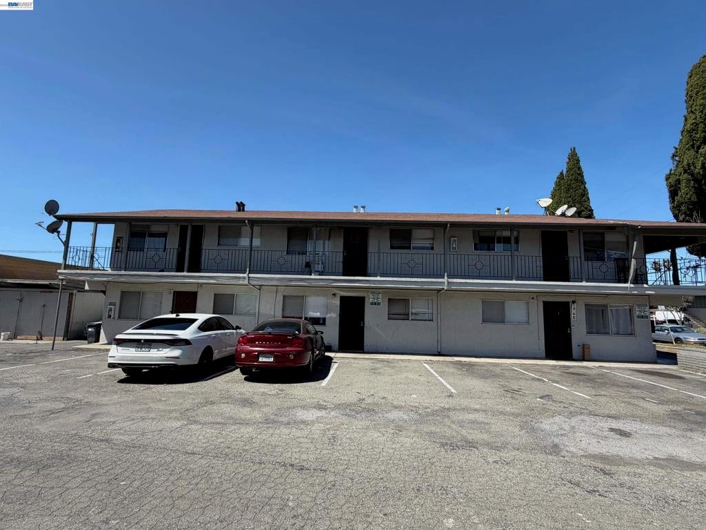 318 Dumont Ave
