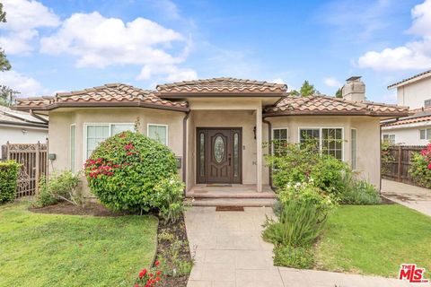 Photo of 5027 Ledge Avenue, North Hollywood, CA 91601 (MLS # 26699887)