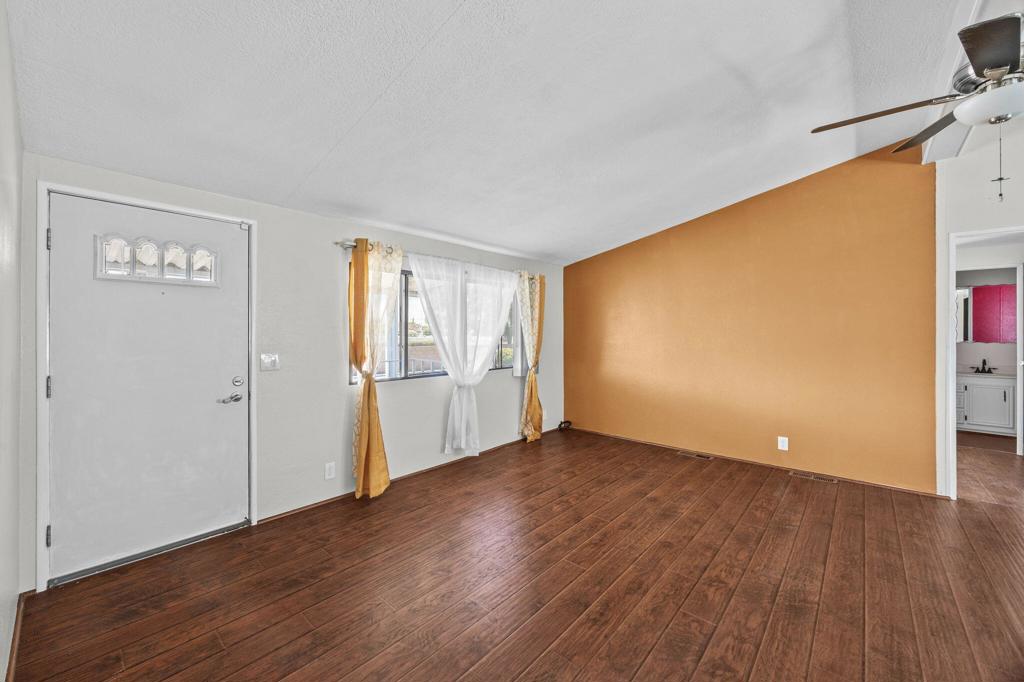 9161 Santa Fe Avenue E 20