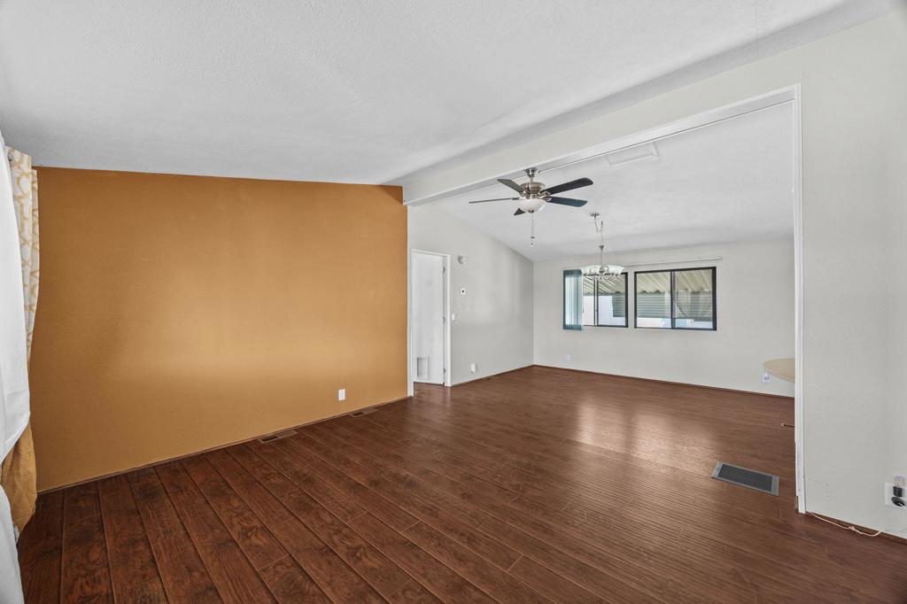 9161 Santa Fe Avenue E 20