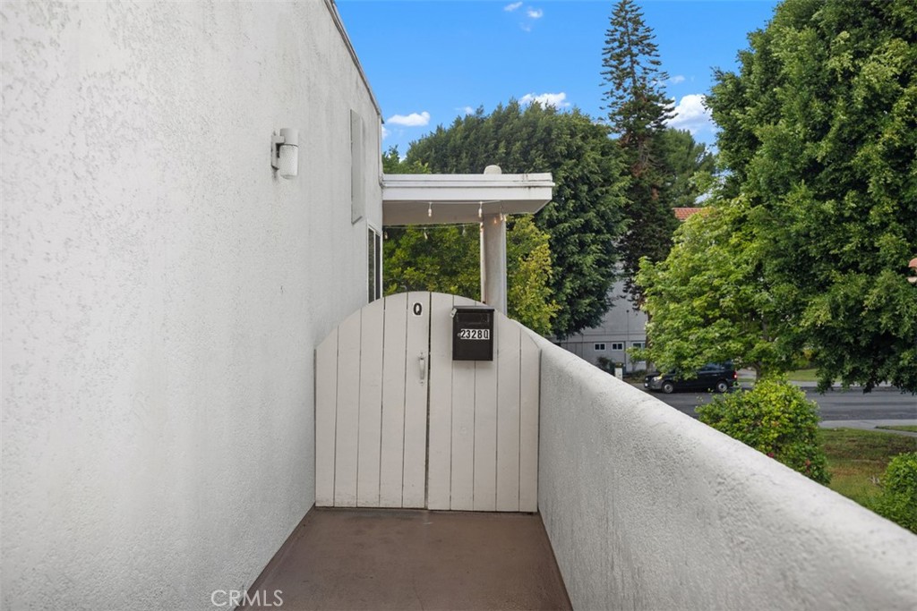 2328 Via Mariposa W Q