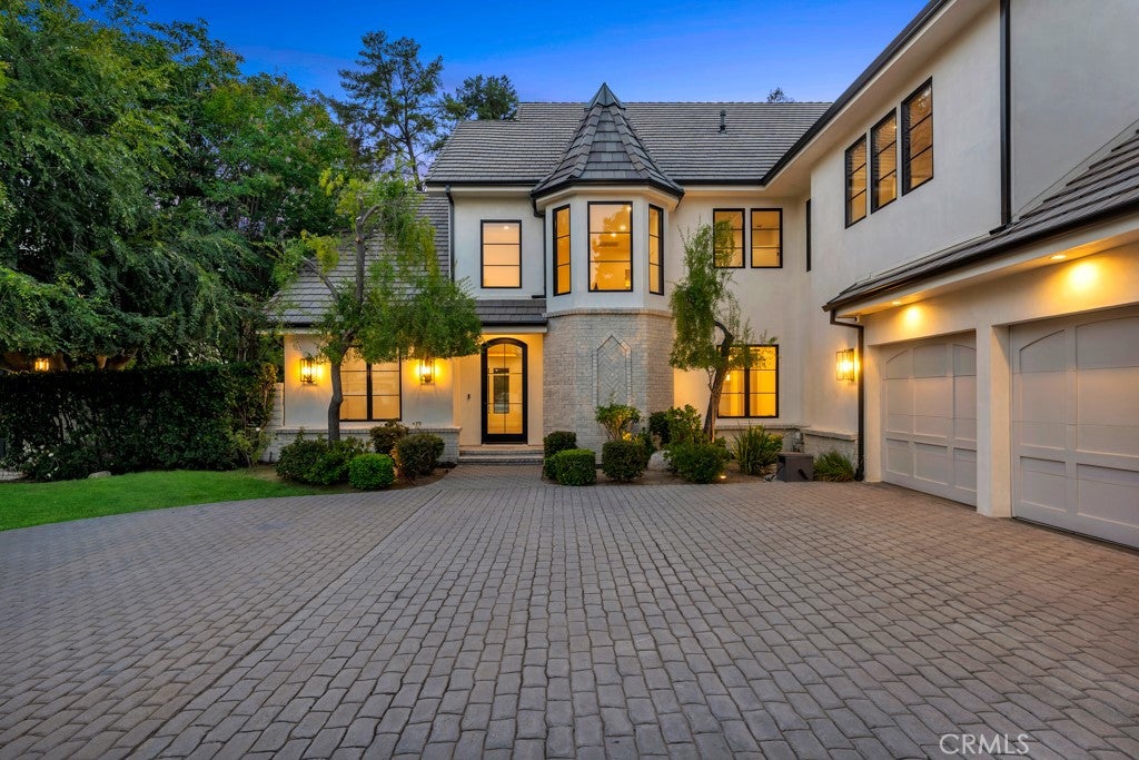 Photo of 4239 Tarzana Estates Dr. Dr, Tarzana, CA 91356 (MLS # GD26035402)