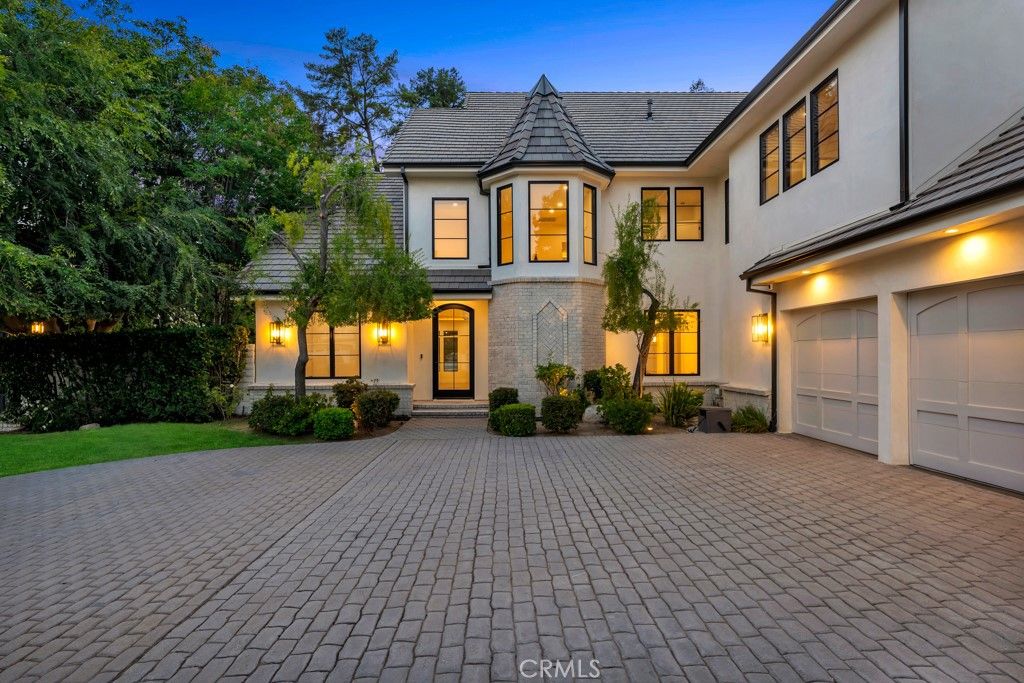 Photo of 4239 Tarzana Estates Dr. Dr, Tarzana, CA 91356 (MLS # GD26035402)