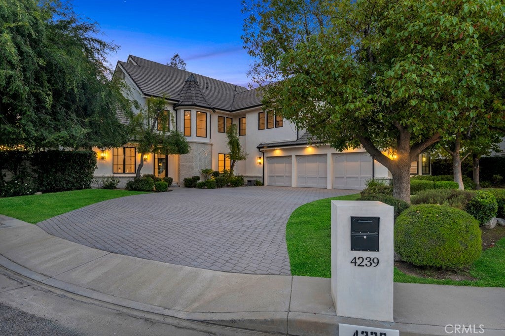 Photo of 4239 Tarzana Estates Dr. Dr, Tarzana, CA 91356 (MLS # GD26035402)