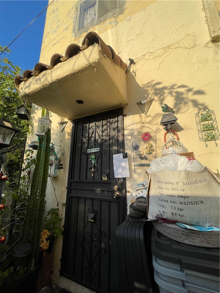 Investor's dream opportunity: A value-add 4-unit multifamily property located in the heart of the City Terrace community, just minutes from Cal State LA.
The property features a total of 8 bedrooms and 4 bathrooms. The front building consists of three 2-bedroom/1-bathroom units, while the rear lower building (on Service Street) includes an additional standalone 2-bedroom/1-bathroom unit.
Conveniently located near the 10, 710, and 60 Freeways, offering easy access to Downtown LA, the San Gabriel Valley, and surrounding areas.
This property is being sold as-is with tenants in place. Seller will not make any repairs, but is highly motivated. Excellent upside potential with some TLC – perfect for investors looking to add value and generate long-term income.