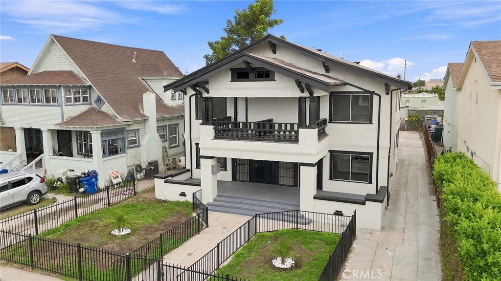 611 W 46th