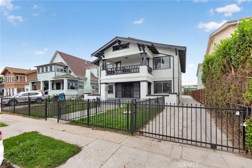 611 W 46th